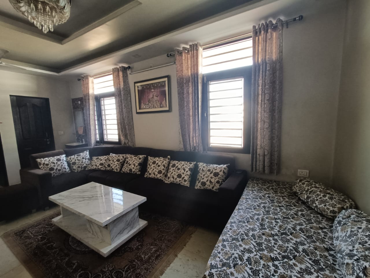 3BHK CORNER FLAT FOR SALE IN MANSAROVAR AT 47 LAKH ONLY!